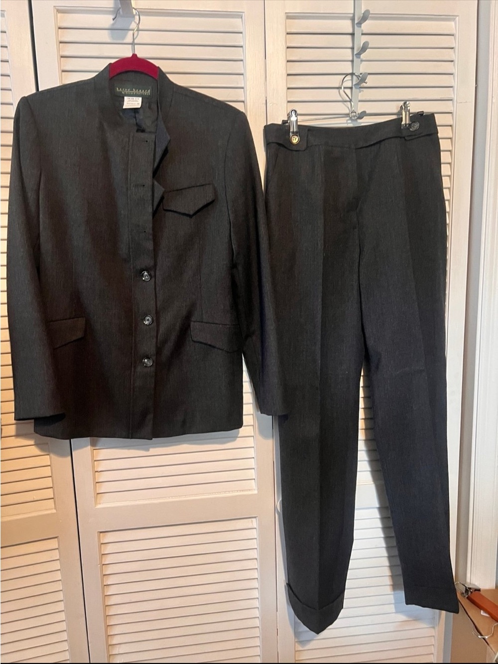 Women’s Benard Heiztman 2 Piece Dark Charcoal Wool Suit Size 8/10 See Pics!!!!!